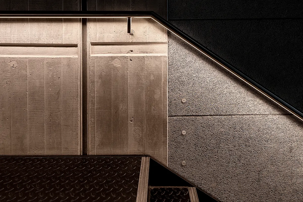 Helmholtz Zentrum Handlauf Lichtlinie mit Gehrung