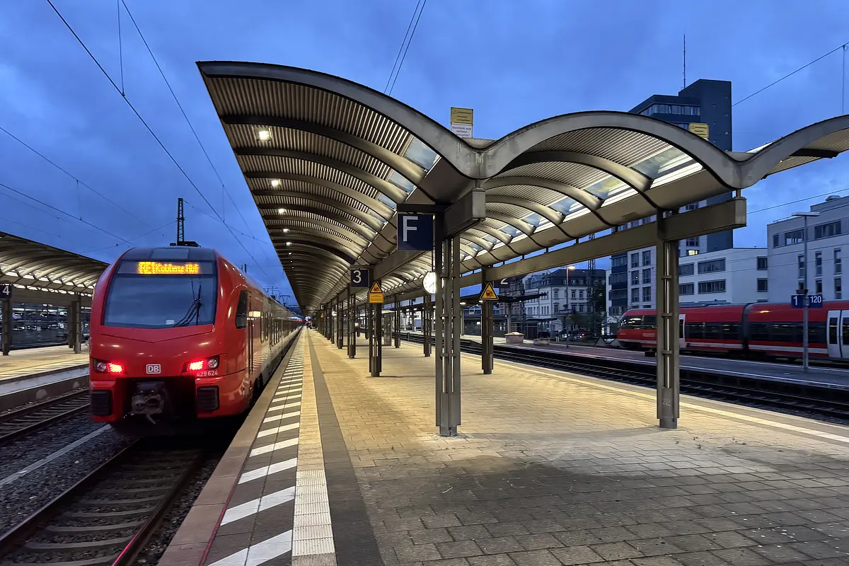 Deutsche Bahn FLASHAAR® Bahnleuchte GMP-Dach