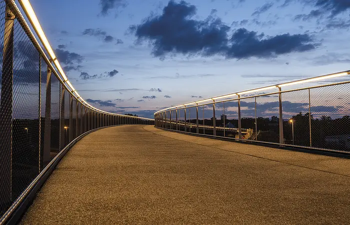 100 meter lange lichtlijnen Foto Lahmeyerbrug