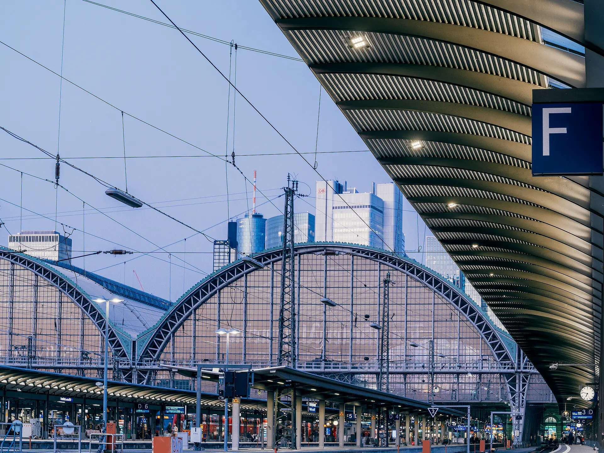 Startseite Titelbild Für Https://Flashaar.de/Wp-Content/Uploads/2026/06/Bahnhof_Frankfurt-Am-Main_Titelbild.webp