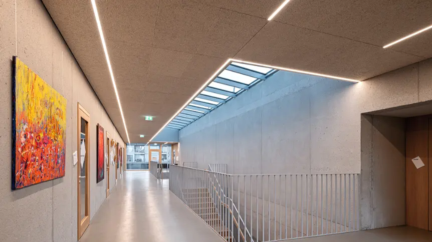 Nieuwe verlichting in de gang van de steenhouwerij